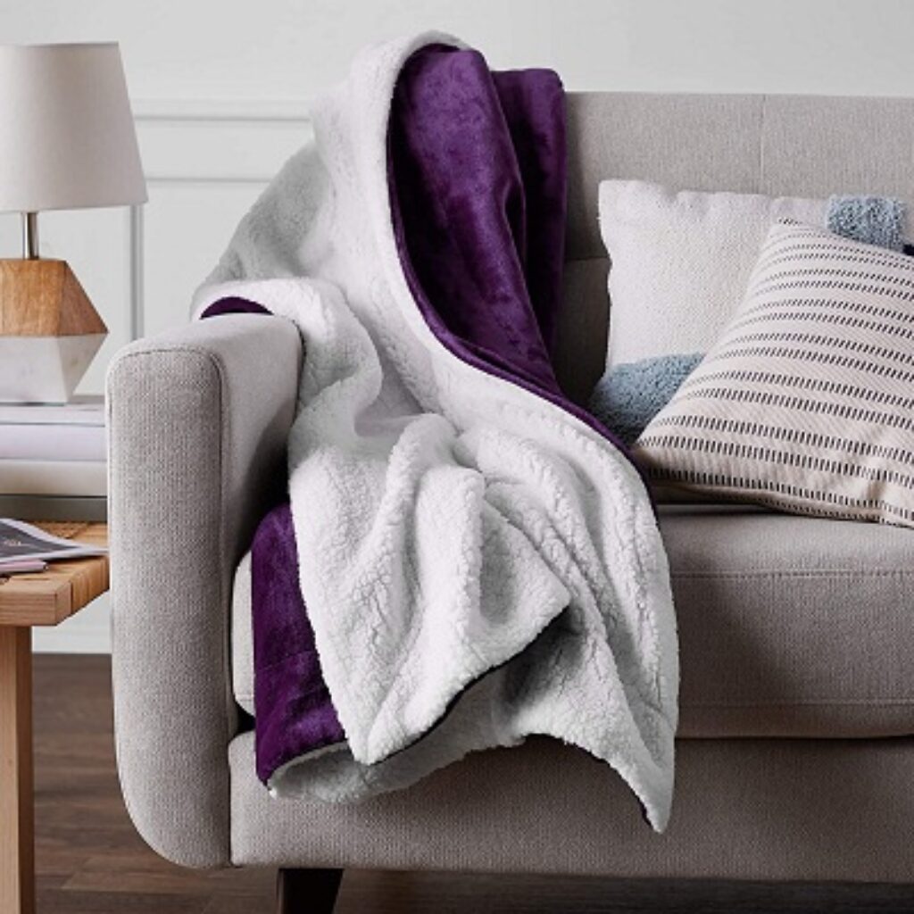 AmazonBasics Micromink Polyester Sherpa Blanket - Full/Queen, Plum