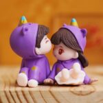 eCraftIndia Purple Miniature Romantic Couple Statue Boy Kissing